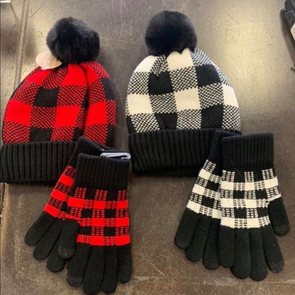 Buffalo Plaid Hat & Glove Set